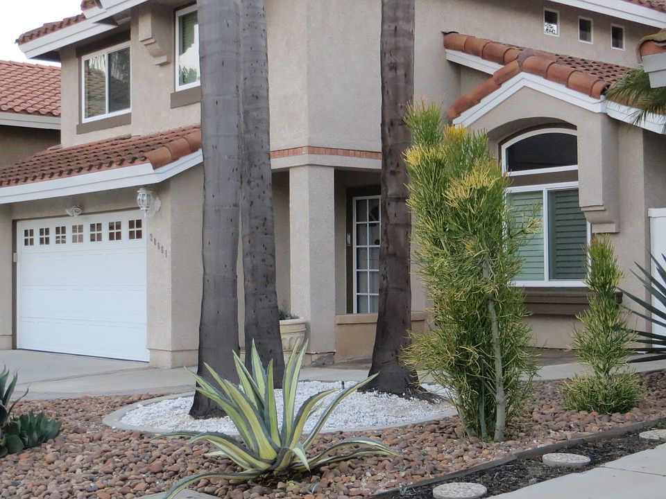 Front of the house with low maintenance, drought resistant landscape
