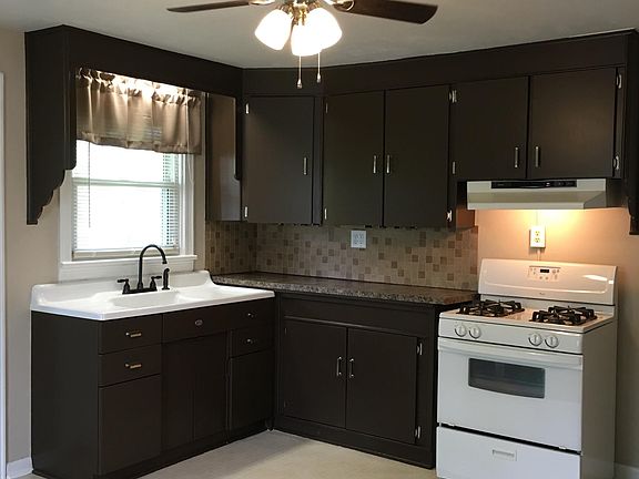 Large Eat-in Kitchen - Newly Updated
