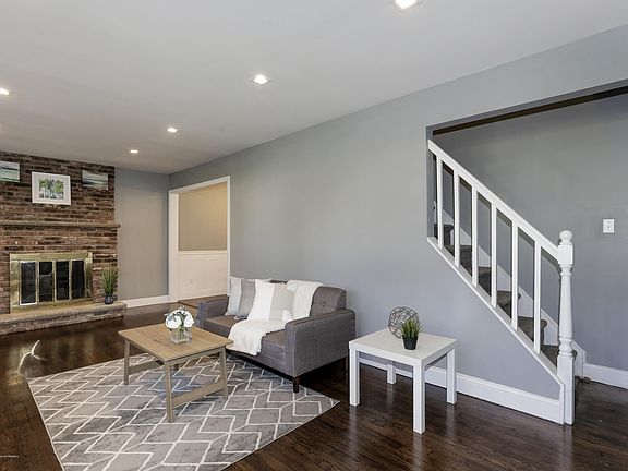 4th image of 11 Pine View Dr