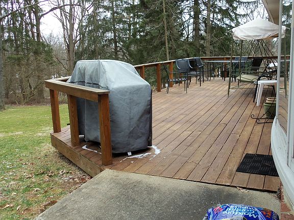 Large Deck - Large BackYard