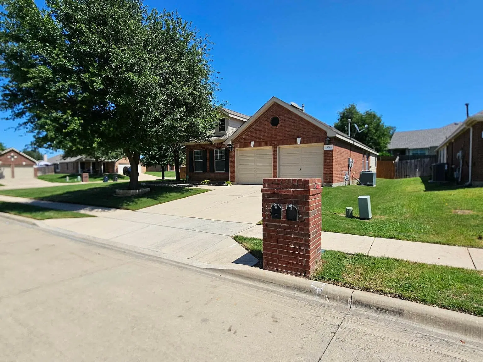 3 bed, 1871 sqft, $2,300 — Photo 1