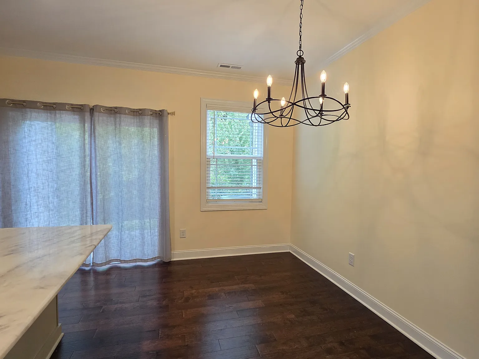 3 bed, 1840 sqft, $1,900 — Photo 4