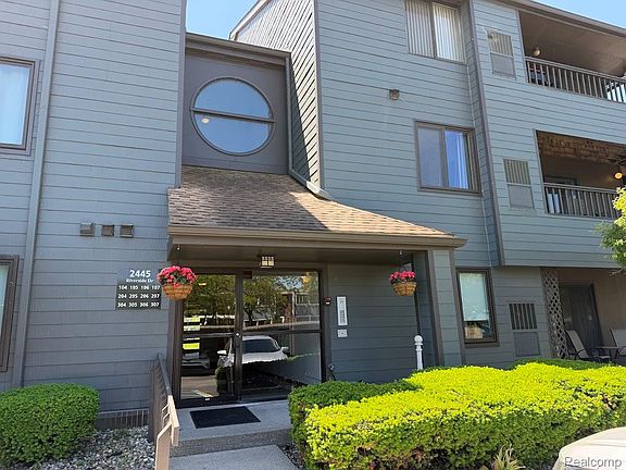 2nd image of 2445 Riverside Dr APT 206