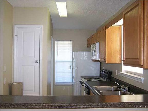4th image of 310 Loveland Cir