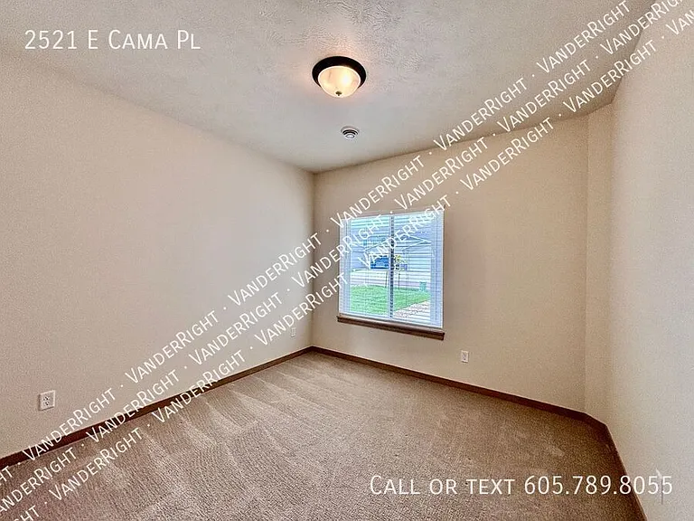 2521 E Cama Pl — Photo 13