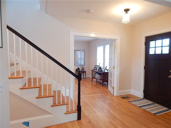 4th image of 68 Dunbar Ave