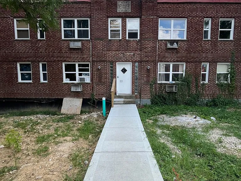 4056 Reading Rd — Photo 1