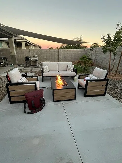 4 bed, 2.5 bath, 1935 sqft, $2,300 — Photo 2