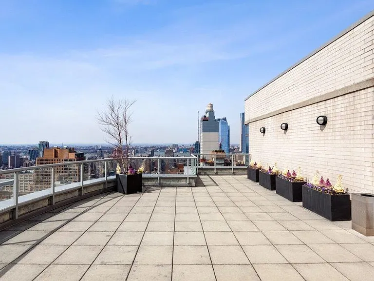 800 6th Ave #19D — Photo 38