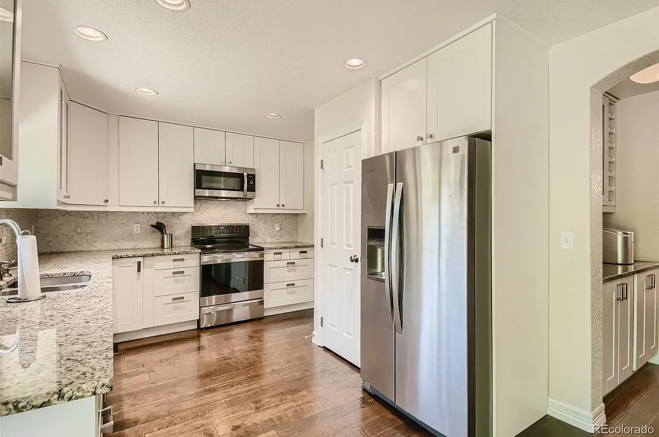 4 bed, 3450 sqft, $985 — Photo 1