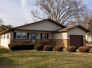 9 N Main St, Moro, IL 62067