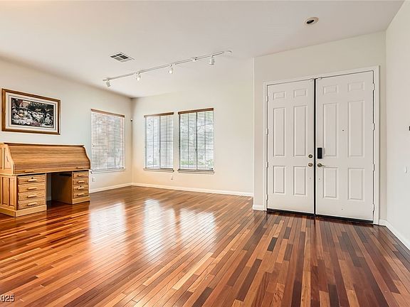 4th image of 313 Glenridding St