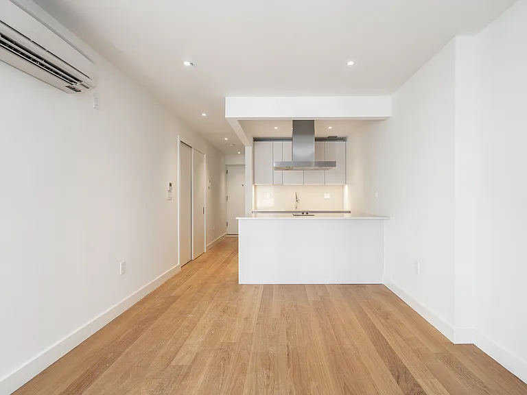 321 E 22nd St #5U — Photo 4