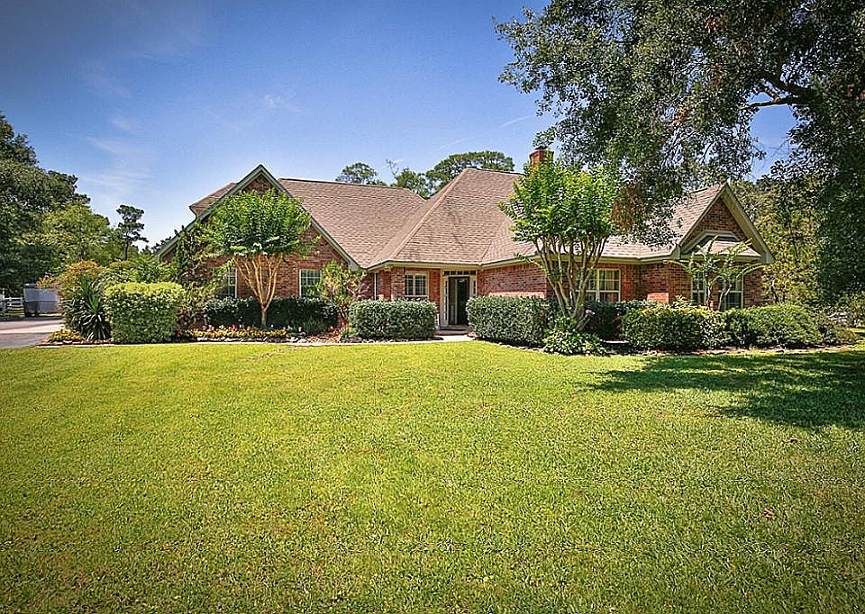 1st image of 10837 Lake Forest Dr