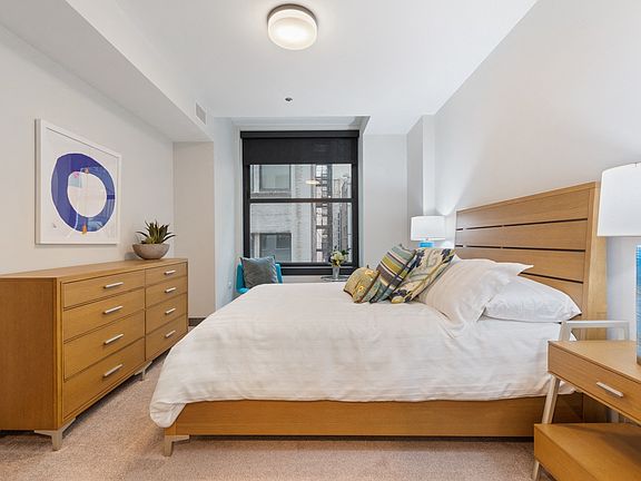 4th image of 29 S La Salle St #516