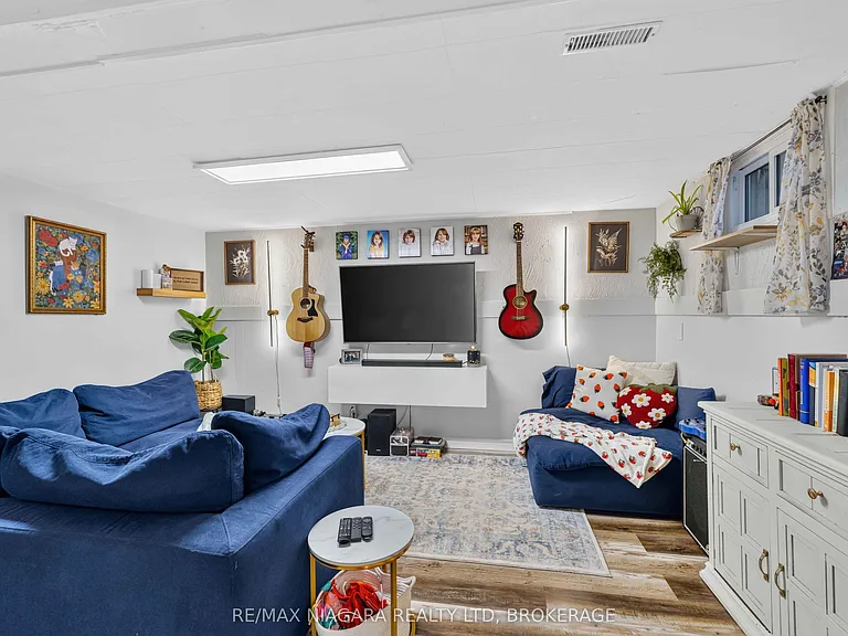 12 Wallace St #BASEMENT — Photo 9