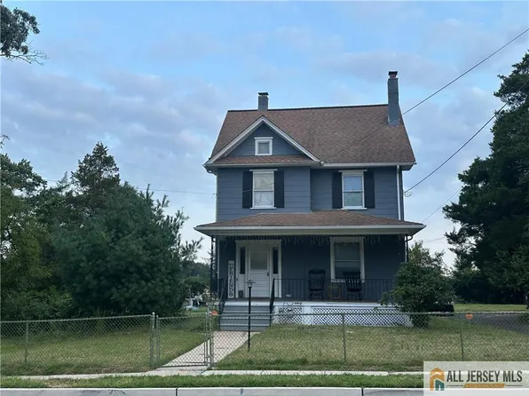 1051 Walnut Ave, Woodbury Heights, NJ 08097