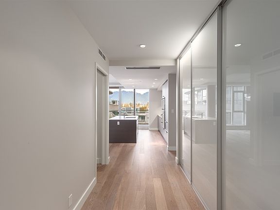 4th image of 1409 W Pender St #301