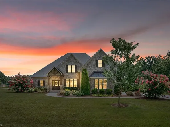 9005 Quiet Reserve Rd, Kernersville, NC 27284