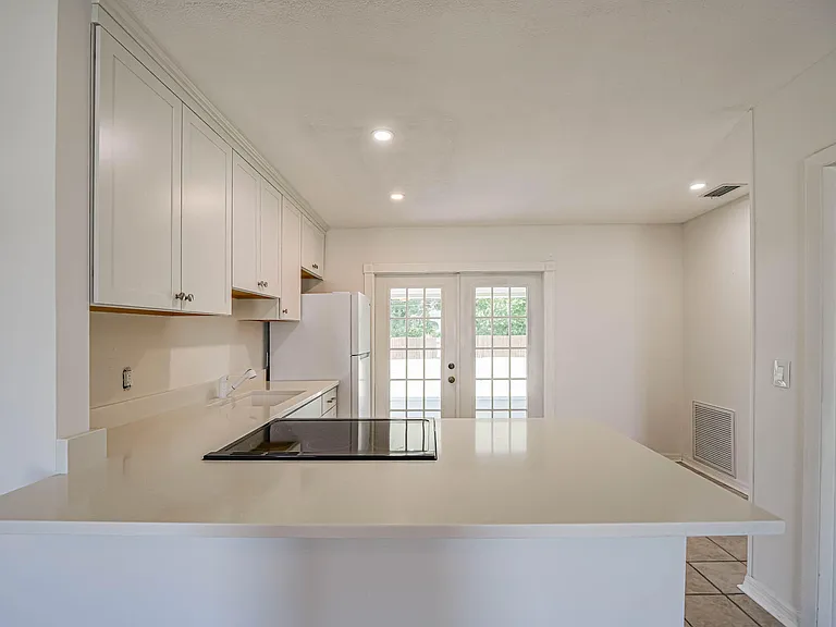 935 37th Ave — Photo 5