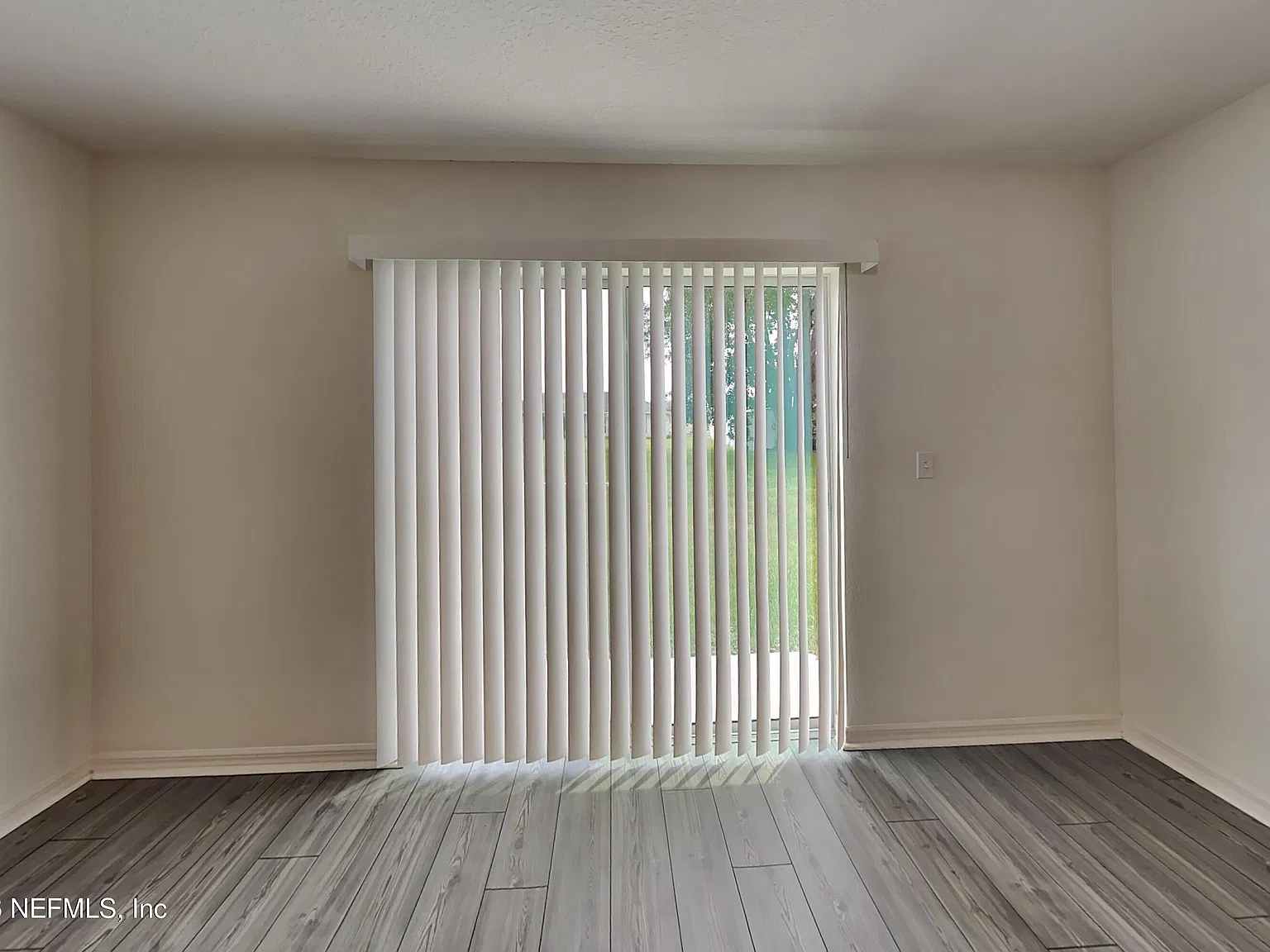 3 bed, 2.0 bath, 1270 sqft, $1,689 — Photo 3