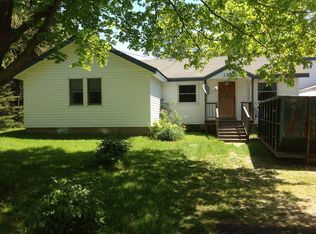 9810 N Garden Ln, Peoria, IL 61615