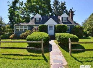 10 Summit St, Huntington, NY 11743