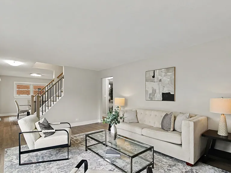 538 N Broadway Ave — Photo 2