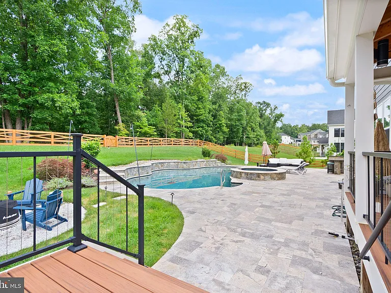 23297 Hastings Ridge Ct — Photo 38