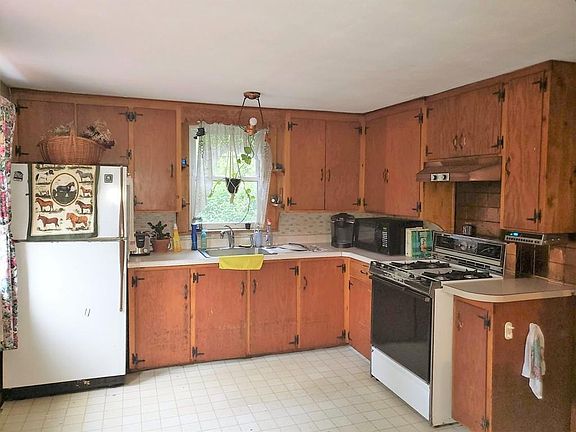 4th image of 153 Myrtle St