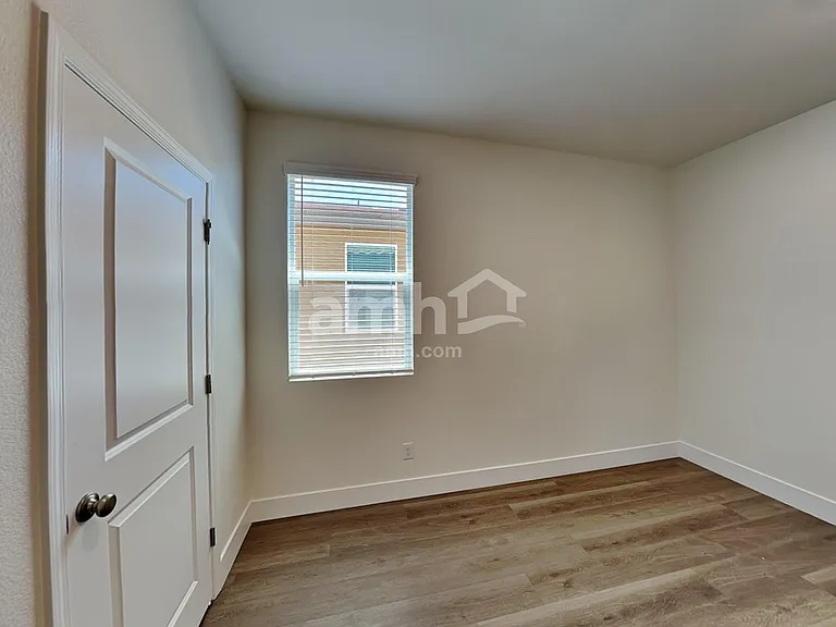 842 English Primrose St — Photo 12