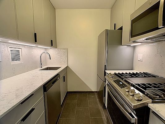 3rd image of 401 E 80th St APT 9H