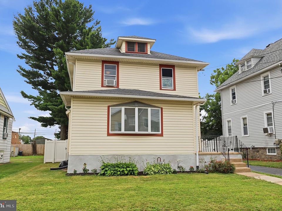 1st image of 121 N Scott Ave