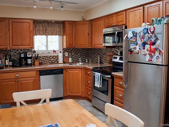 3rd image of 215 Lakeside Trail