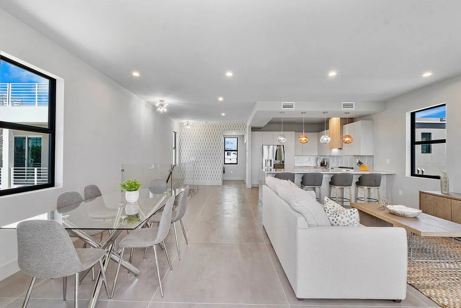 3 bed, 3.0 bath, 1054 sqft, $15,533 — Photo 4