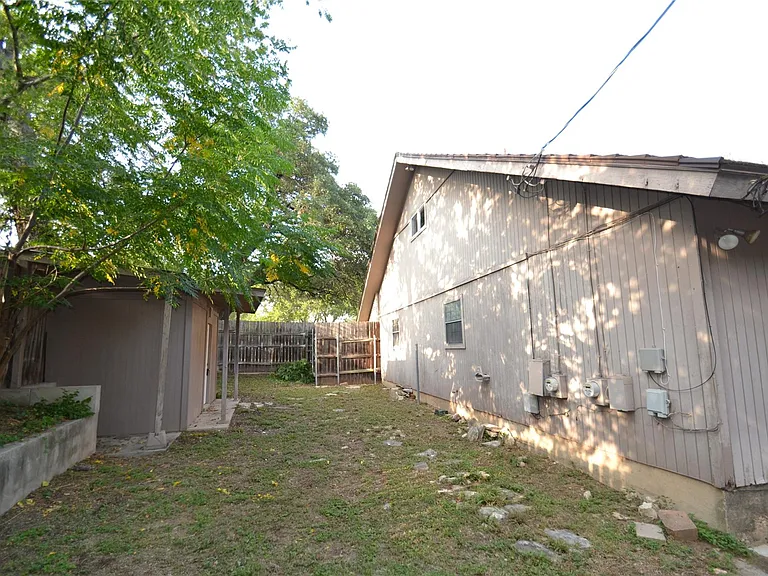 8833 Tallwood Dr — Photo 31