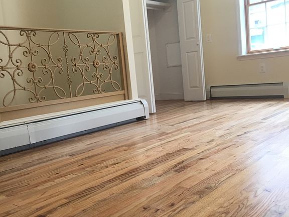 3rd image of 2842 38th St