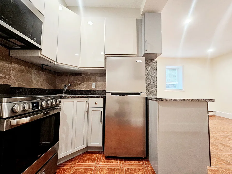 69 Babcock St #18