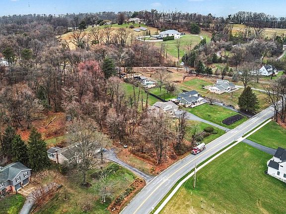 5th image of 1940 Alcott Rd