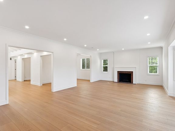 4th image of 2806 Manning Ave