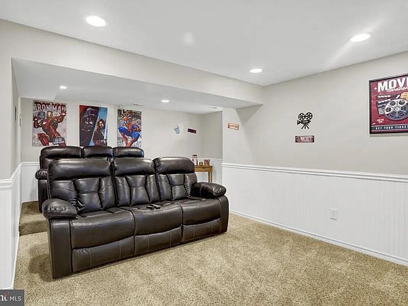 4th image of 1008 Hyde Park Dr