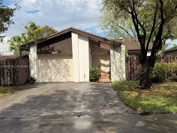 10828 SW 132nd Circle Ct, Miami, FL 33186