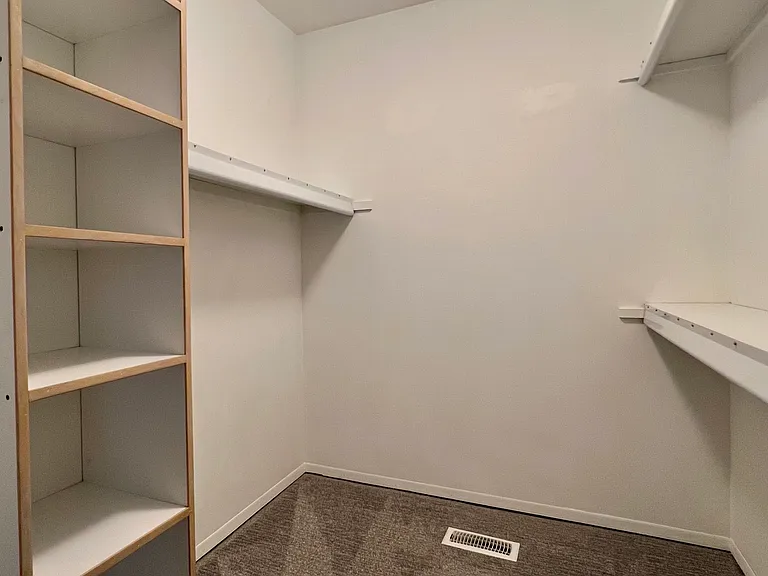 5900 Sylvan Rd — Photo 15