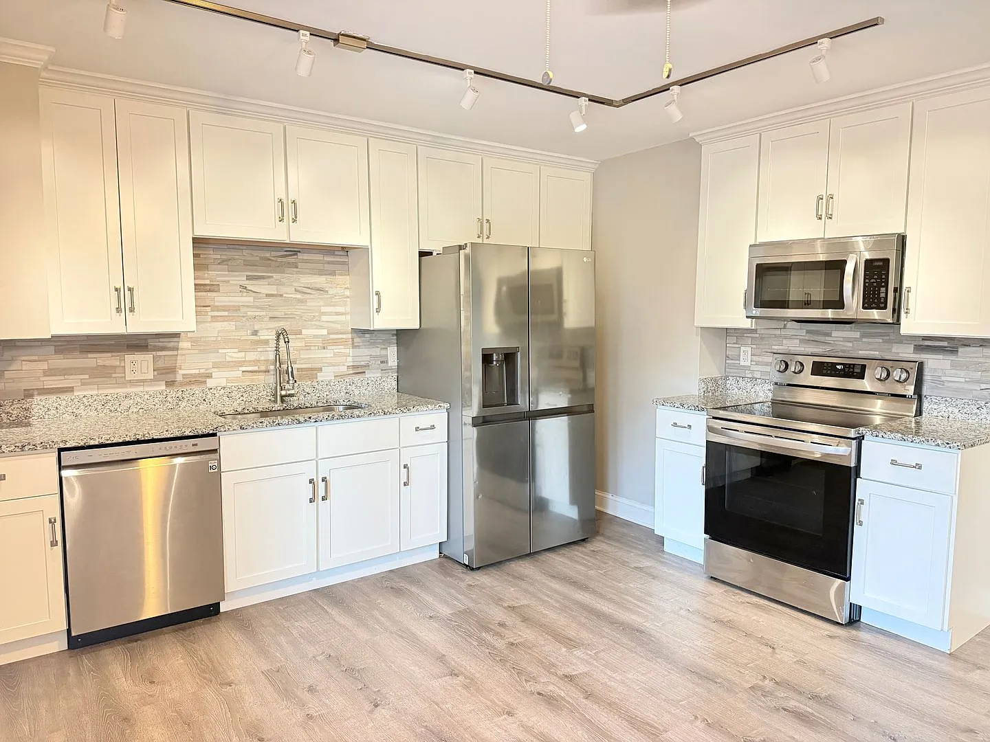 Lovell Road Apartment — Photo 2
