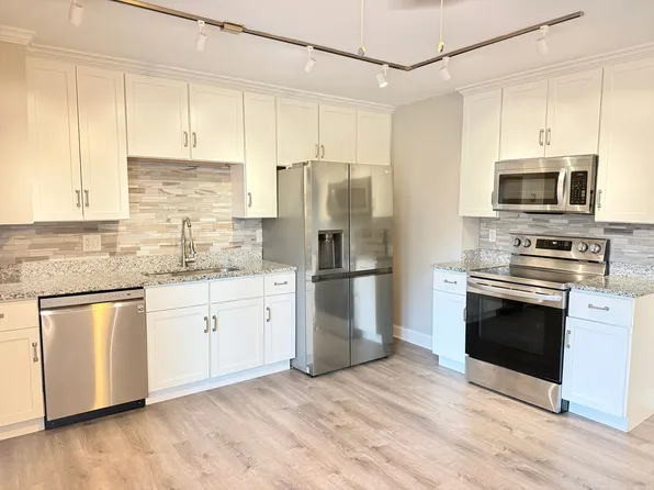 Lovell Road Apartment, 10410 Lovell Center Dr APT 4, Knoxville, TN 37922