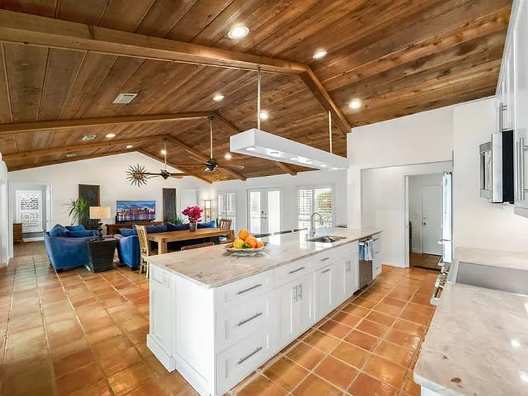 52 Birch Pl — Photo 4