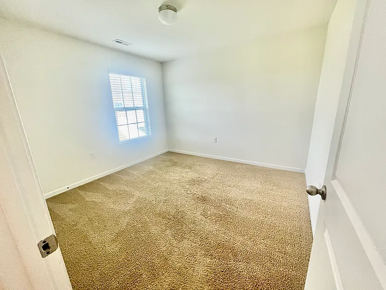 Upstairs Bedroom (Bedroom #5)