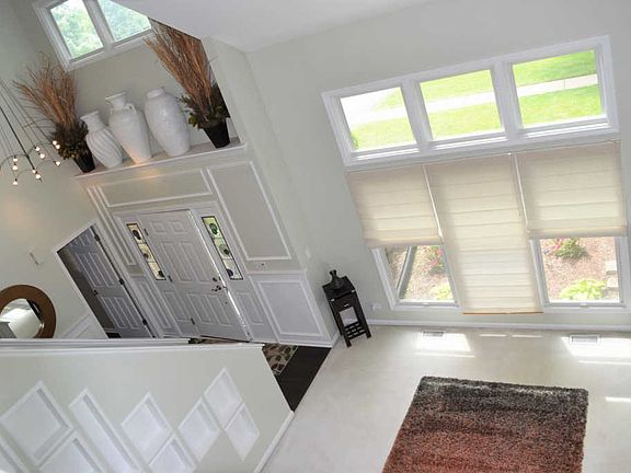 2nd image of 805 Meadow Ln