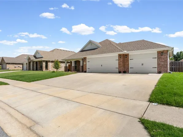 611 Gala Cir, Bentonville, AR 72712