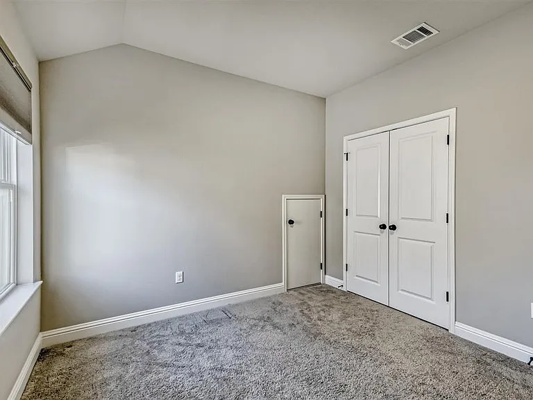 14924 Iveans Way — Photo 32